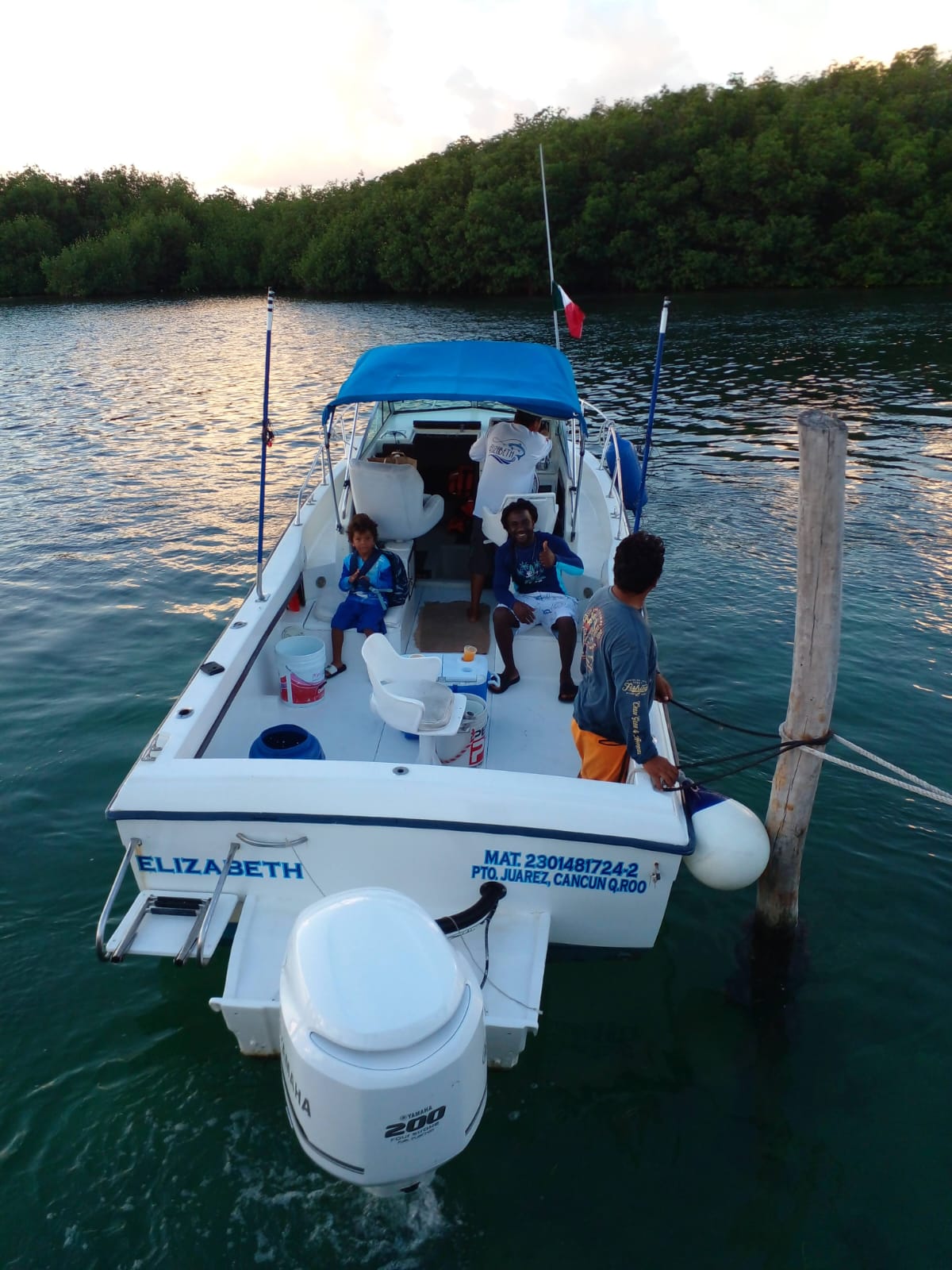 Pescado de cerca en el barco