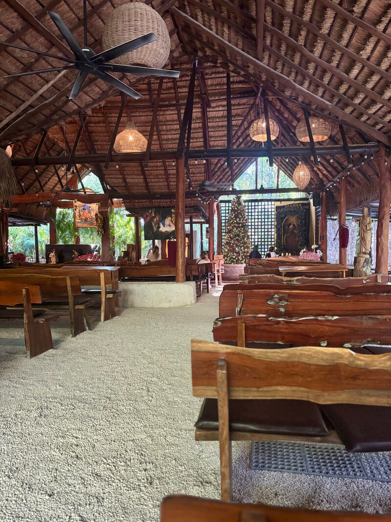 Entrada al recinto religioso